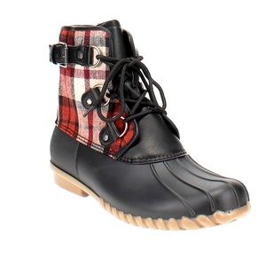 Brand new bare trap boots plaid